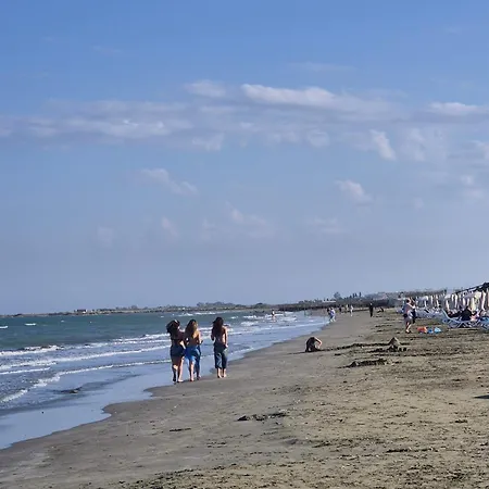 Bright With A Sea-view On The First Line Apartment Larnaka